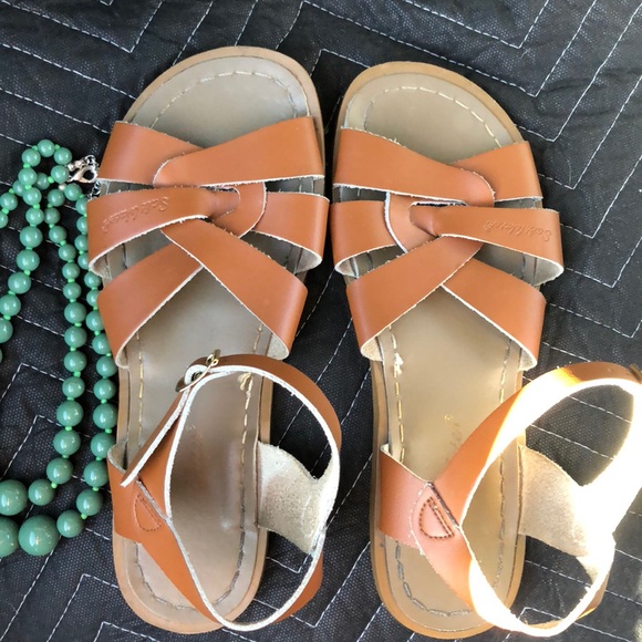 saltwater sandals size 9 womens